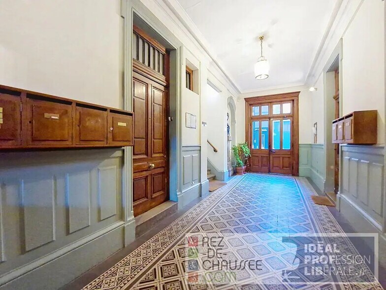Bureau dans Lyon à vendre - Photo de l’immeuble – Image 1 sur 7