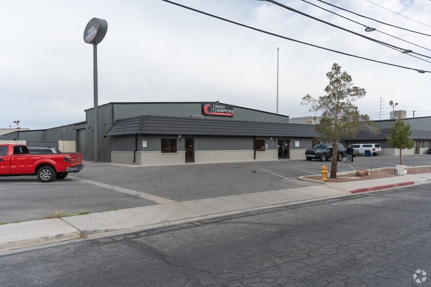 5935-5975 Polaris Ave, Las Vegas, NV à louer - Photo de l’immeuble – Image 1 sur 1