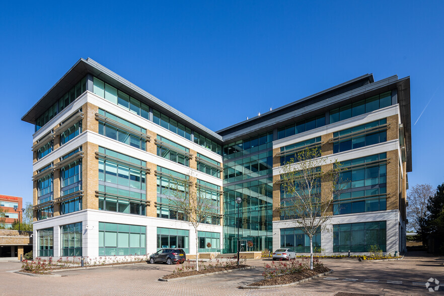 3 Arlington Sq, Bracknell à louer - Photo de l’immeuble – Image 3 sur 17
