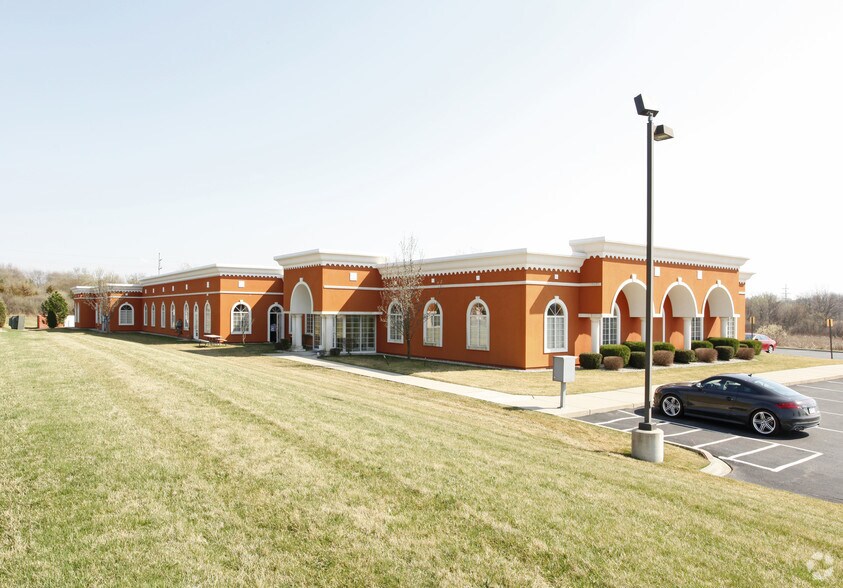 1055 Charter Dr, Flint, MI à vendre - Photo de l’immeuble – Image 2 sur 2