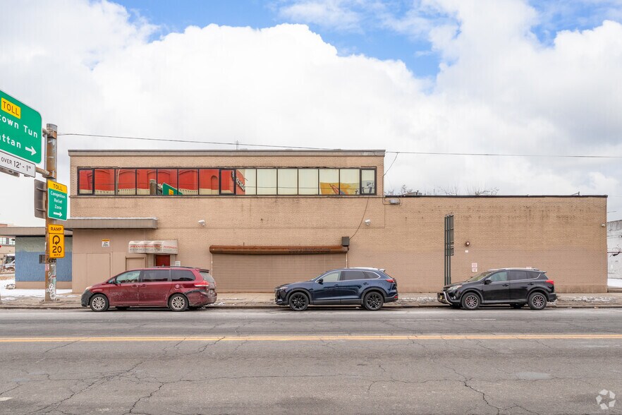 4939 Van Dam St, Long Island City, NY à vendre - Photo de l’immeuble – Image 3 sur 14