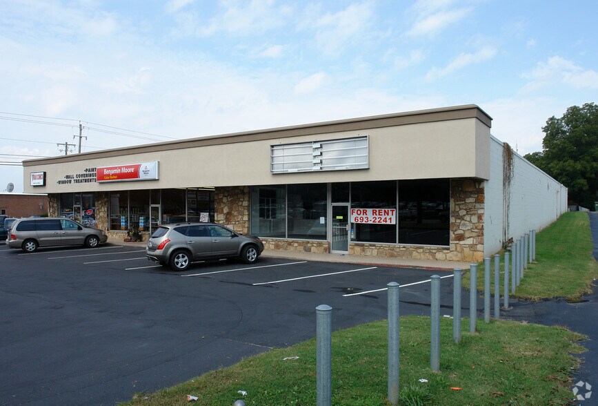 9715-9727 Kingston Pike, Knoxville, TN à louer - Photo de l’immeuble – Image 2 sur 19