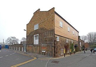 Plus de détails pour 12 Ravensbury Ter, Londres - Bureau à louer