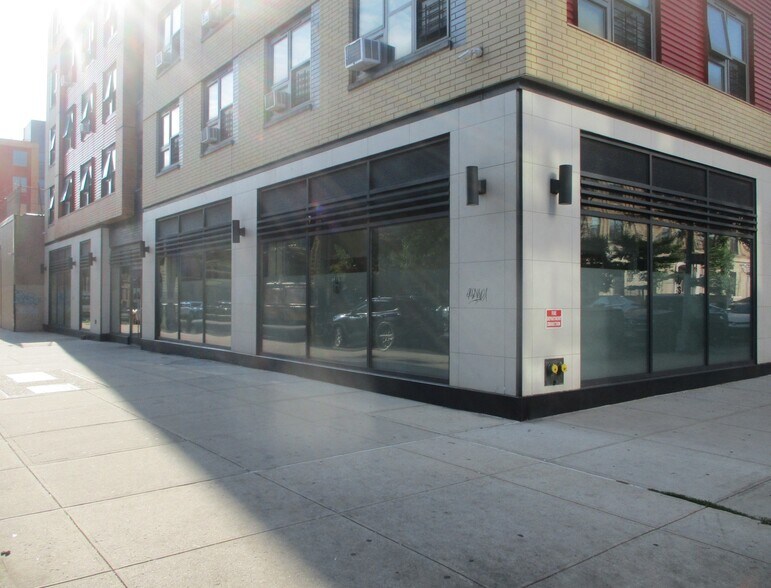 534 Livonia Ave, Brooklyn, NY à louer - Photo de l’immeuble – Image 2 sur 8
