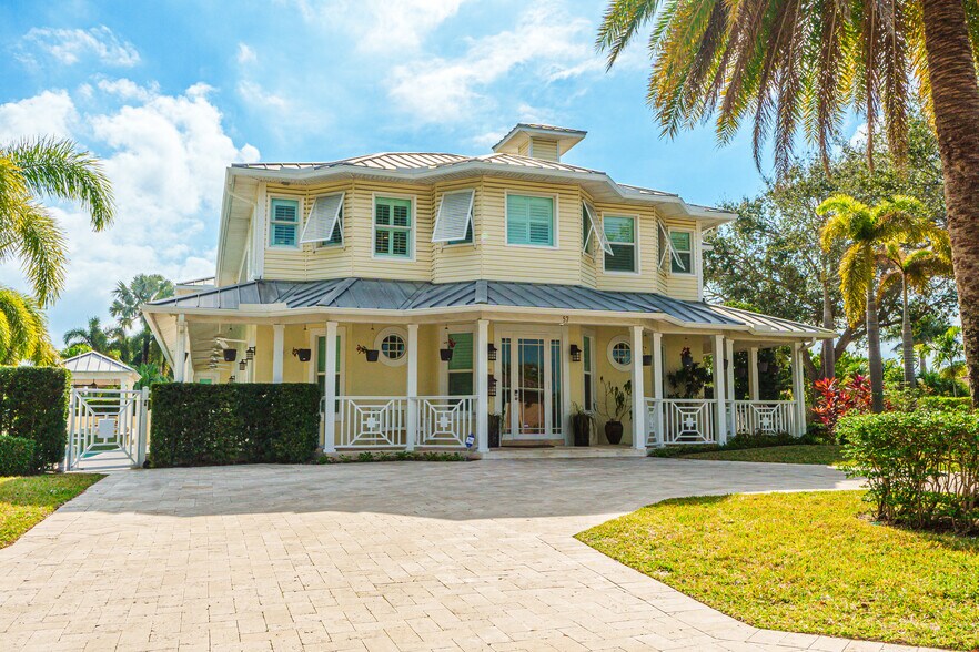 56 Fort Royal Isle, Fort Lauderdale, FL à vendre - Photo de l’immeuble – Image 2 sur 15