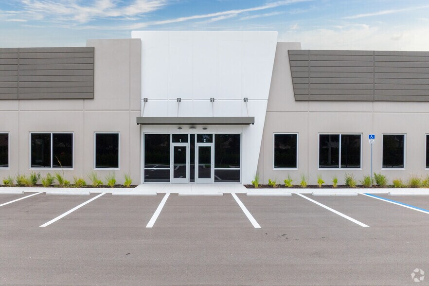 7530 Penzance Blvd, Fort Myers, FL à louer - Photo de l’immeuble – Image 2 sur 16