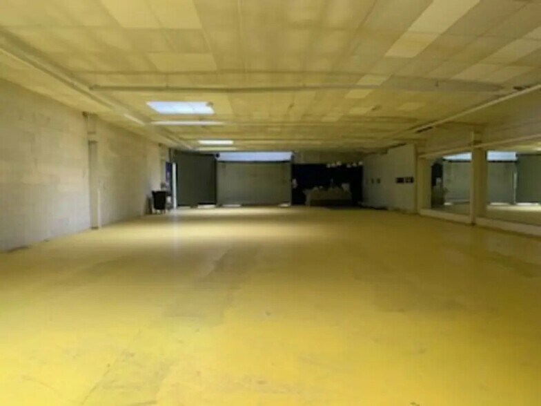 Local commercial dans Orange à louer - Photo intérieure – Image 2 sur 7