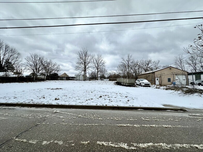 5 Bell st, Lansing, MI à vendre - Photo principale – Image 1 sur 4