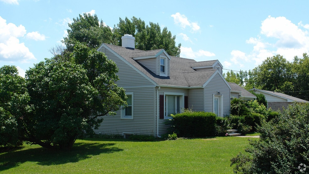 2222 E Henrietta Rd, Rochester, NY à vendre - Photo principale – Image 1 sur 9