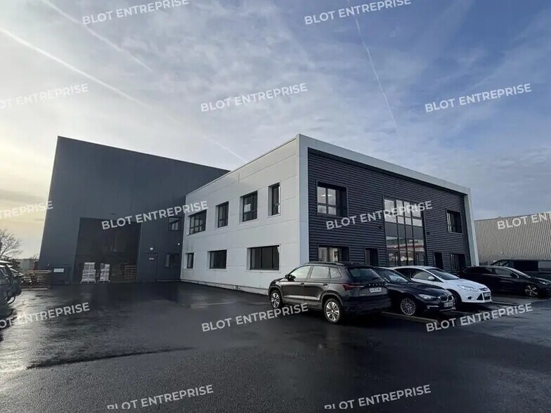 Local d'activités dans La Chevrolière à vendre - Photo de l’immeuble – Image 1 sur 8