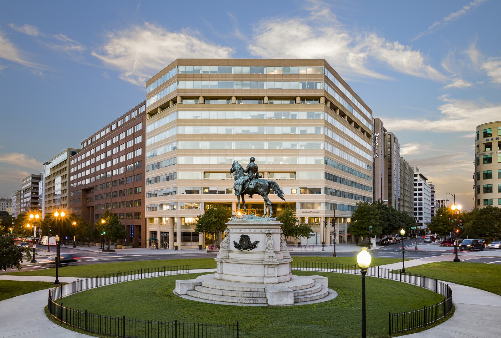 1 Thomas Cir NW, Washington, DC à louer Photo de l’immeuble– Image 1 sur 7