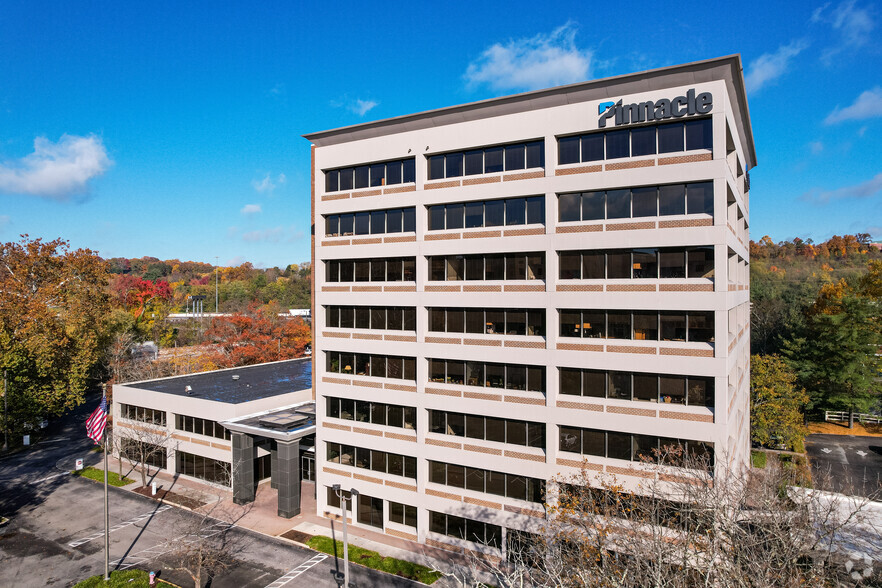 1111 N Northshore Dr, Knoxville, TN à louer - Photo de l’immeuble – Image 1 sur 10