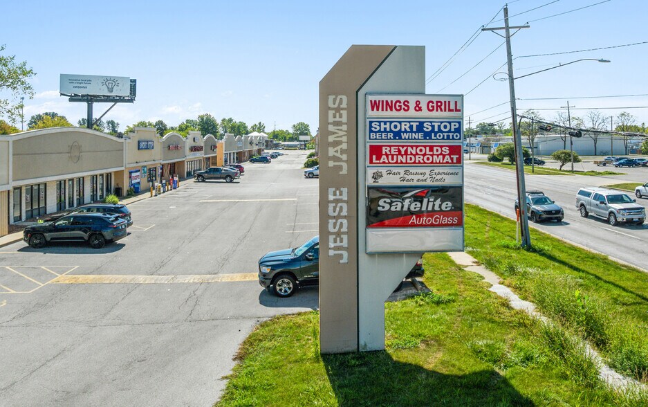 503-559 S Reynolds Rd, Toledo, OH à vendre - Photo de l’immeuble – Image 2 sur 15