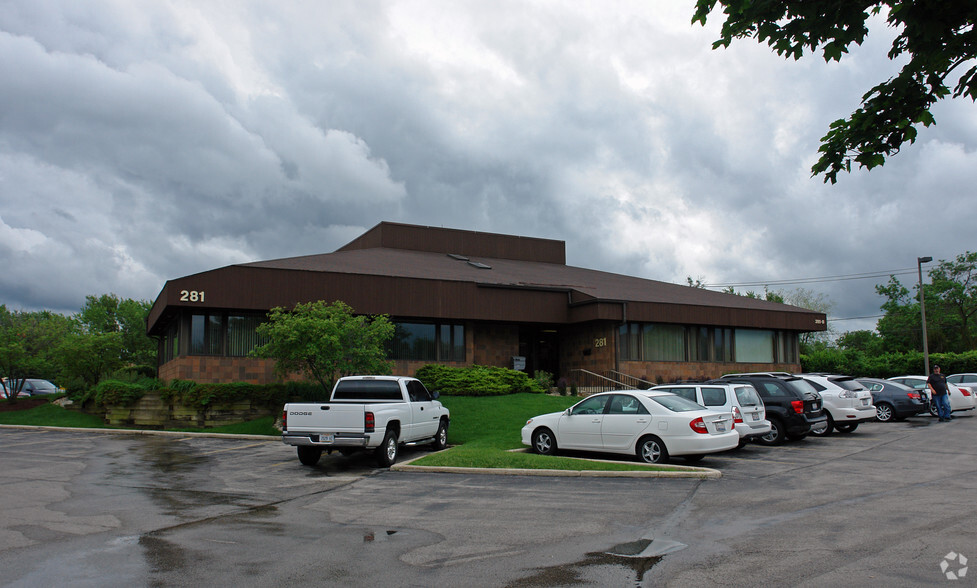 16W343 83rd St, Burr Ridge, IL à louer - Photo de l’immeuble – Image 2 sur 19