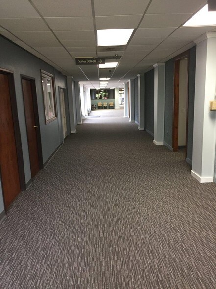 8550-8565 N Silvery Ln, Dearborn Heights, MI à louer - Photo intérieure – Image 2 sur 4