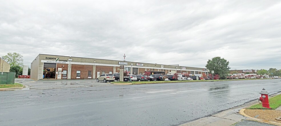7653-7659 Fullerton Rd, Springfield, VA à louer - Photo de l’immeuble – Image 1 sur 7