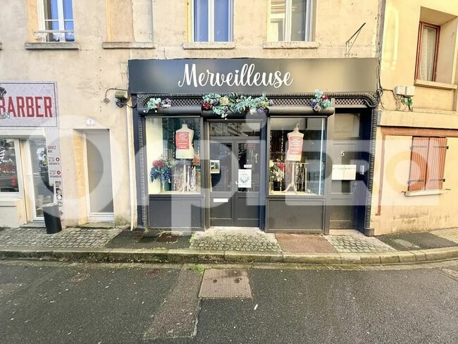 Plus de détails pour Local commercial à vendre