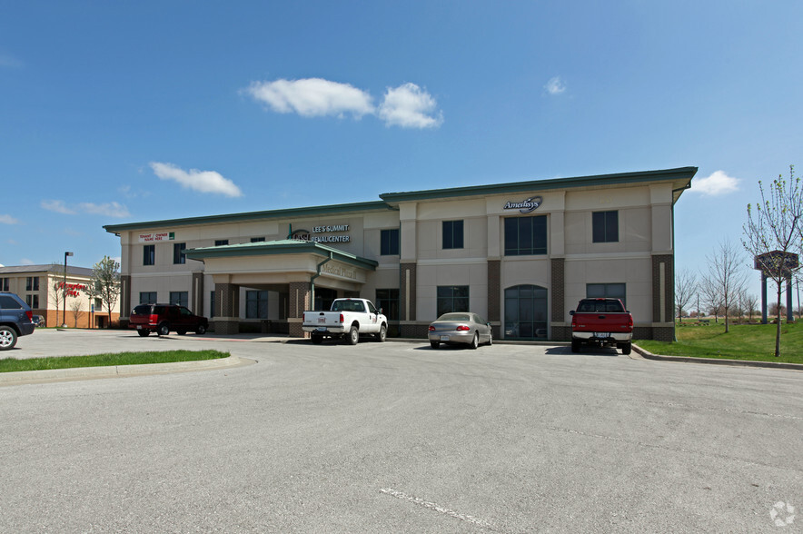 100 NE Missouri Rd, Lees Summit, MO à louer - Photo de l’immeuble – Image 2 sur 11