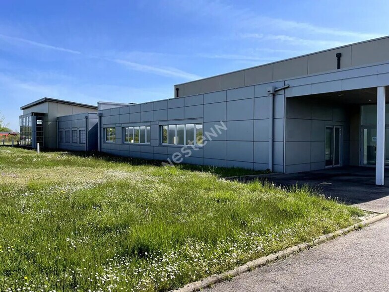 Local d'activités dans Morhange à vendre - Photo de l’immeuble – Image 1 sur 16