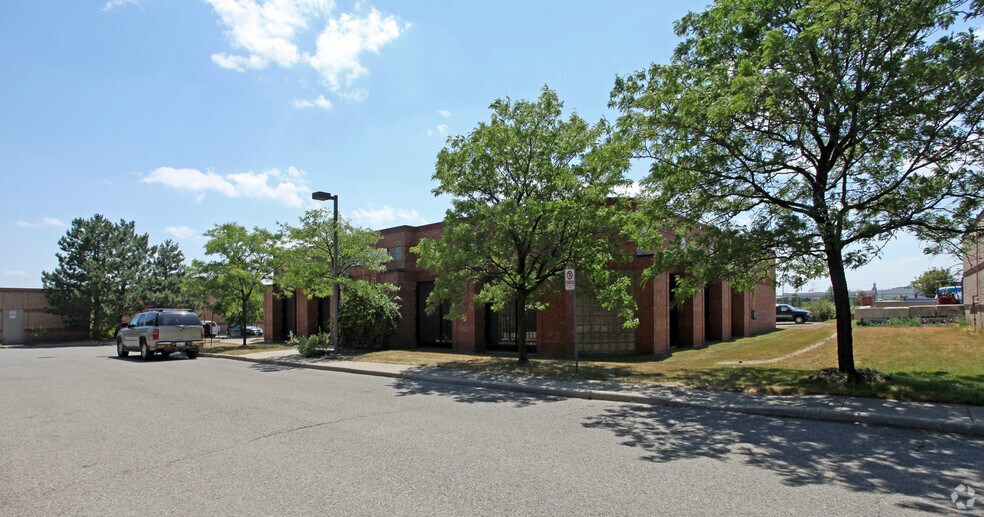 7605 Danbro Cres, Mississauga, ON à vendre - Photo de l’immeuble – Image 2 sur 3