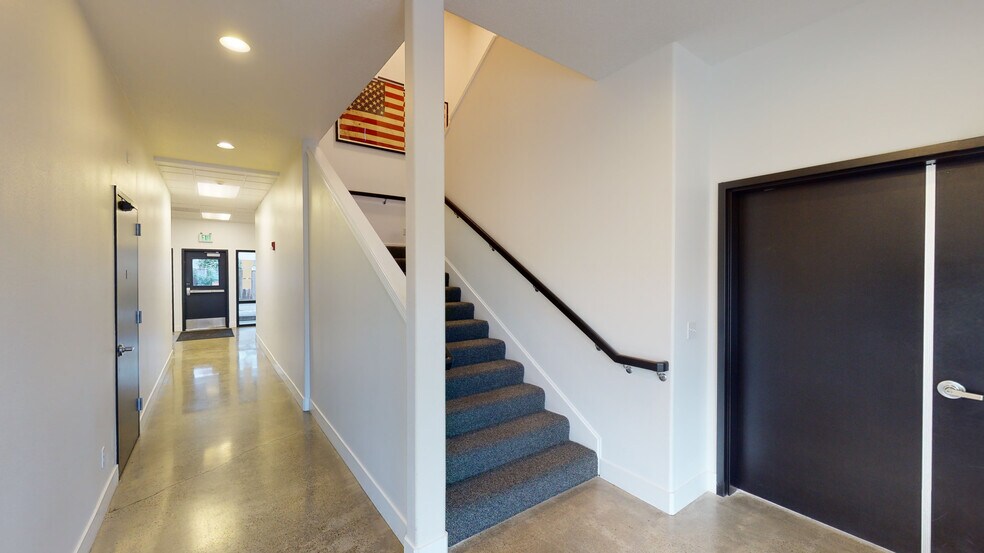 1880 Willamette Falls Dr, West Linn, OR à louer - Hall d’entrée – Image 3 sur 10