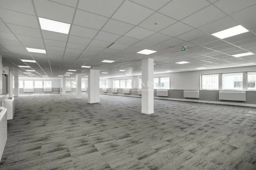 Bureau dans Tremblay-en-France à louer - Photo de l’immeuble – Image 3 sur 6