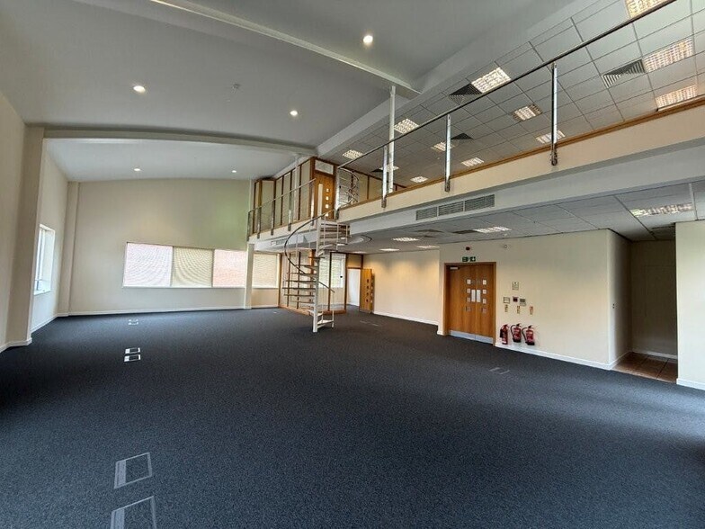 1 Brooklands Rd, Weybridge à vendre - Photo de l’immeuble – Image 3 sur 7
