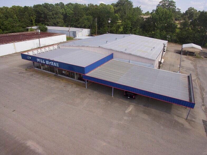 Former Car Dealership - Industrial portefeuille de 2 biens à vendre sur LoopNet.fr - Photo de l’immeuble – Image 3 sur 10