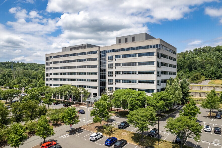 300 Connell Dr, Berkeley Heights, NJ à louer - Photo de l’immeuble – Image 1 sur 7