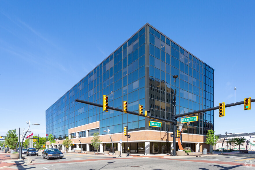 67 W Michigan Ave, Battle Creek, MI à louer - Photo de l’immeuble – Image 1 sur 15