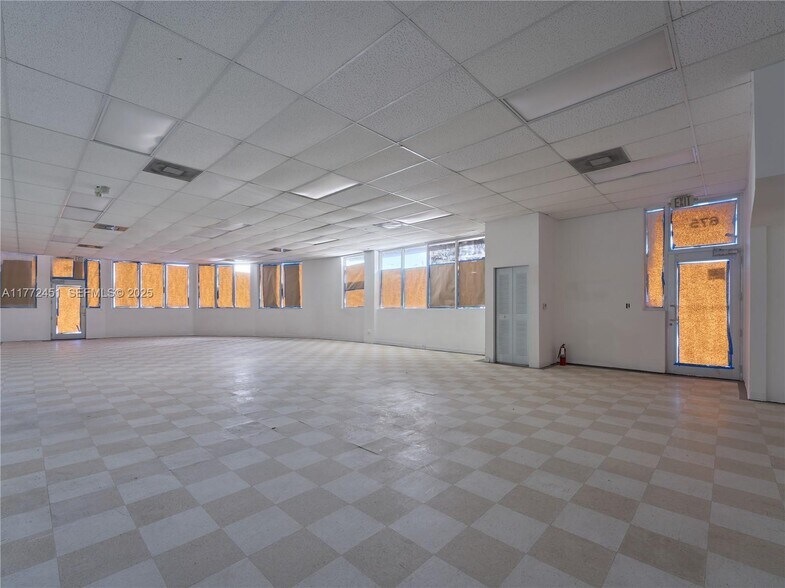 6211 NW 7th Ave, Miami, FL à louer - Photo de l’immeuble – Image 3 sur 10