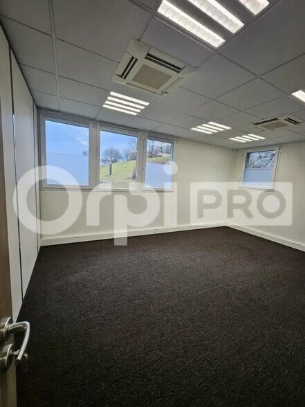 Bureau dans Champigny à louer - Photo intérieure – Image 2 sur 6