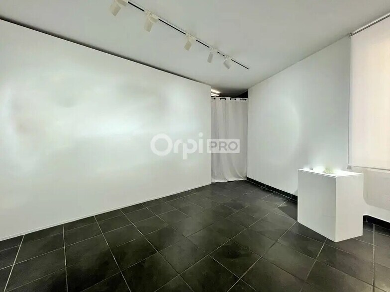 Local commercial dans Nantes à louer - Photo de l’immeuble – Image 1 sur 3