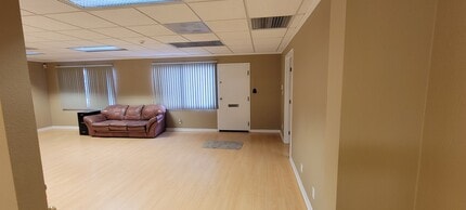 1410 Madison St, Salem, OR à louer Hall d’entrée– Image 1 sur 15