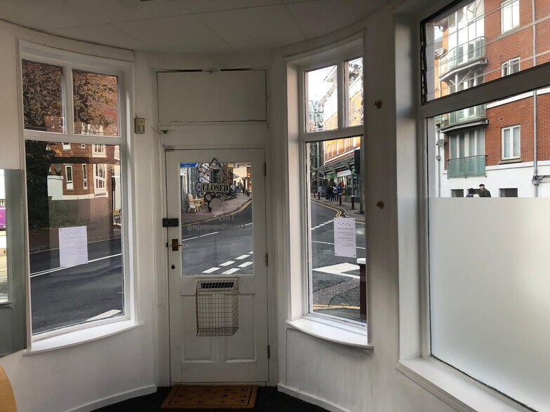 82-82A Victoria Rd, Tunbridge Wells à vendre - Photo de l’immeuble – Image 3 sur 6