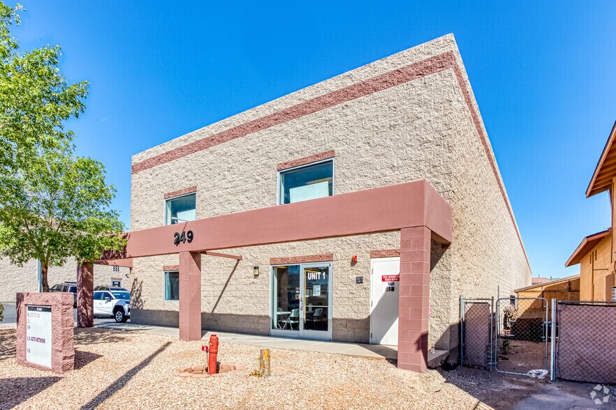 249 Elliott Rd, Henderson, NV à vendre - Photo de l’immeuble – Image 3 sur 7
