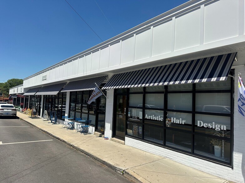 221-239 Robinson St, Wakefield, RI à louer - Photo de l’immeuble – Image 3 sur 6