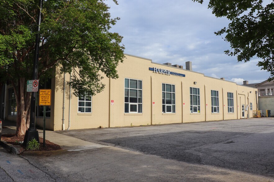 312 E Coffee St, Greenville, SC à louer - Photo de l’immeuble – Image 2 sur 11