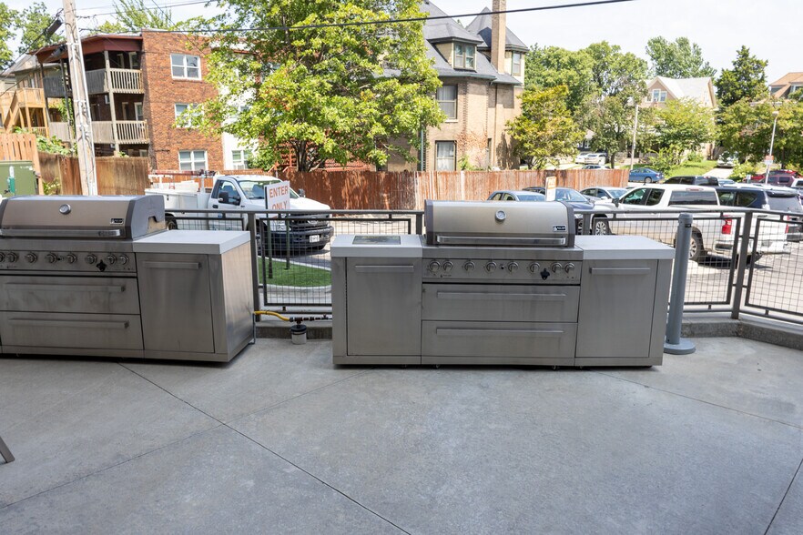 3825-3829 Main St, Kansas City, MO à louer - Photo de l’immeuble – Image 3 sur 5
