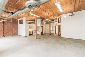 208 SW First Ave, Portland, OR à louer Photo de l’immeuble– Image 1 sur 9