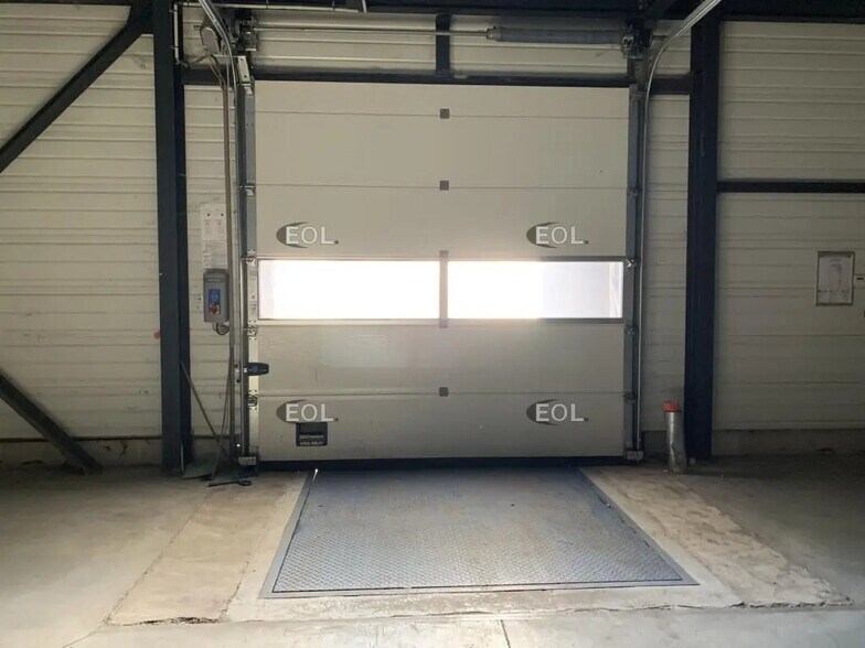 Industriel/Logistique dans Aix-en-Provence à louer - Photo de l’immeuble – Image 3 sur 7