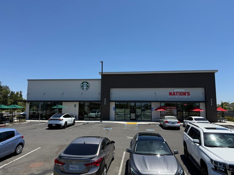 8848 E Sheldon Blvd, Elk Grove, CA à louer - Photo de l’immeuble – Image 3 sur 9