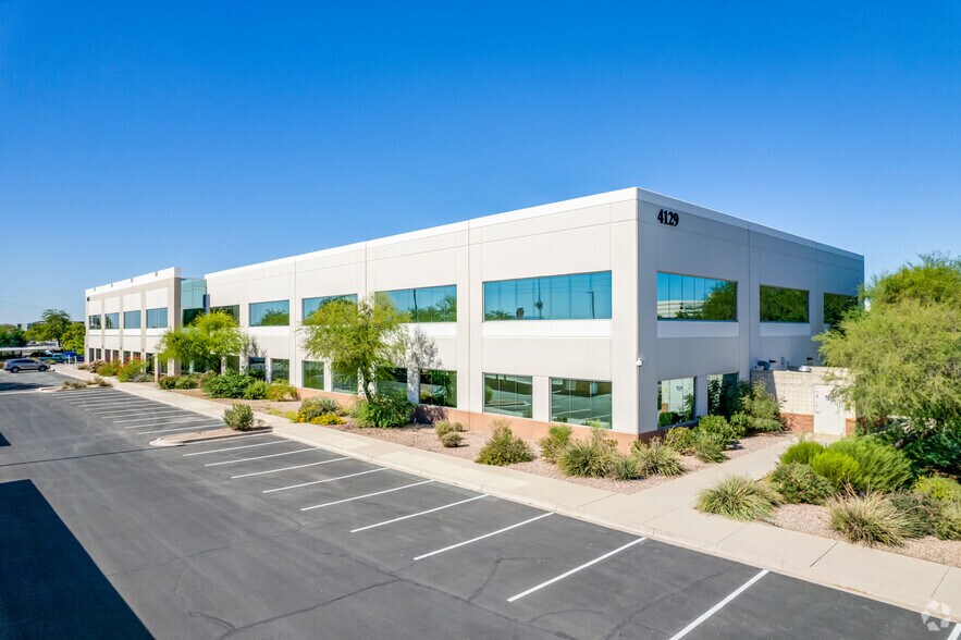 4129 E Van Buren St, Phoenix, AZ à louer - Photo de l’immeuble – Image 1 sur 4