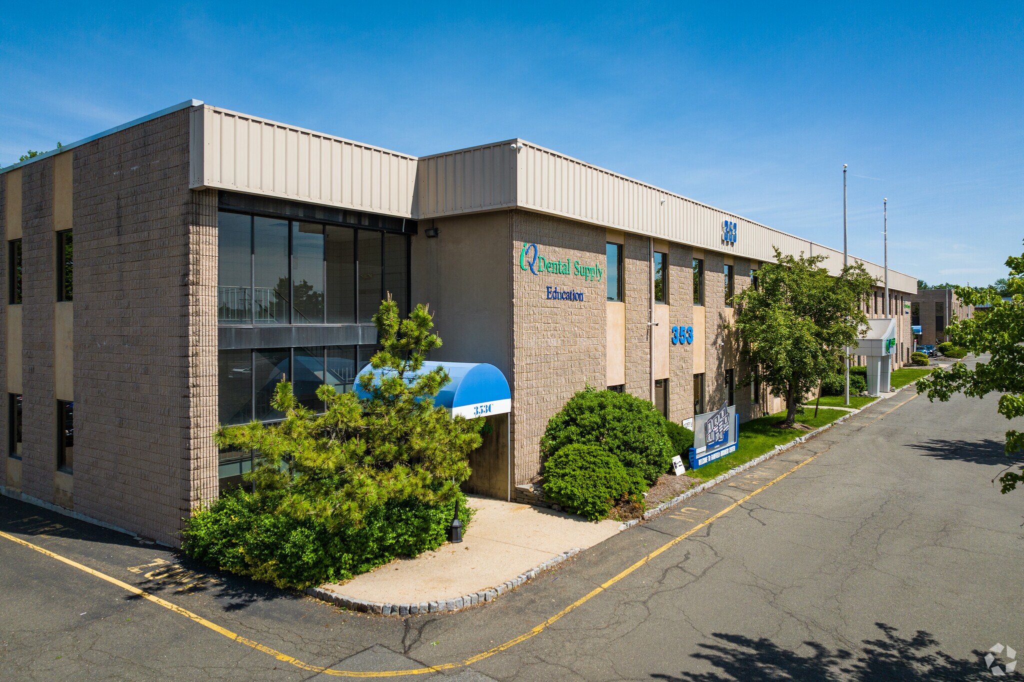 333 Route 46 W, Fairfield, NJ à louer Photo de l’immeuble– Image 1 sur 10