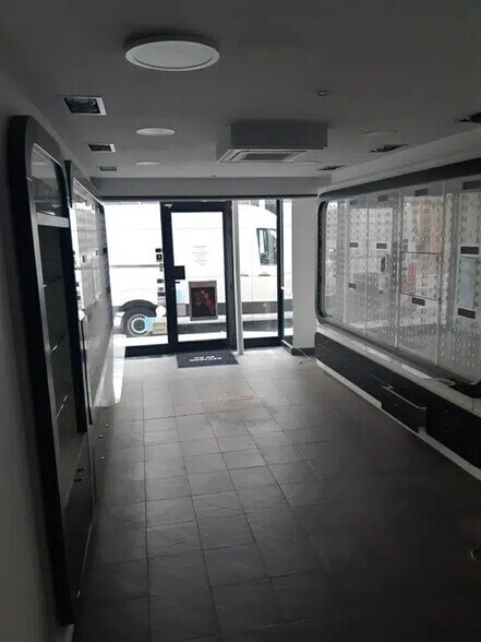 Local commercial dans Paris à louer - Photo de l’immeuble – Image 3 sur 6
