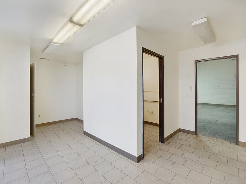 1203 W Brooks St, Ontario, CA à vendre - Photo intérieure – Image 2 sur 10
