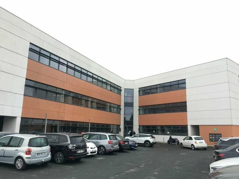 Bureau dans Villenave-d'Ornon à louer - Photo de l’immeuble – Image 2 sur 7