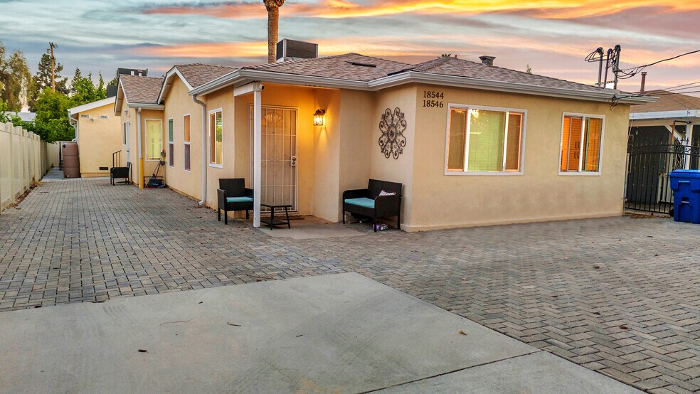 18544 Bryant St, Northridge, CA à vendre - Photo de l’immeuble – Image 2 sur 14