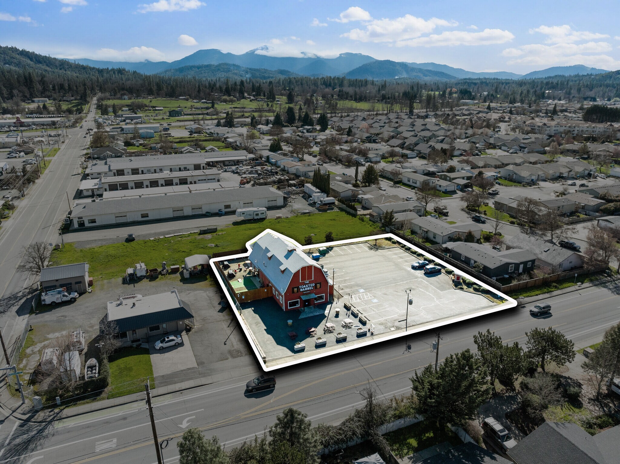 The Toasted Barrel, Grants Pass, OR à vendre Photo de l’immeuble– Image 1 sur 26