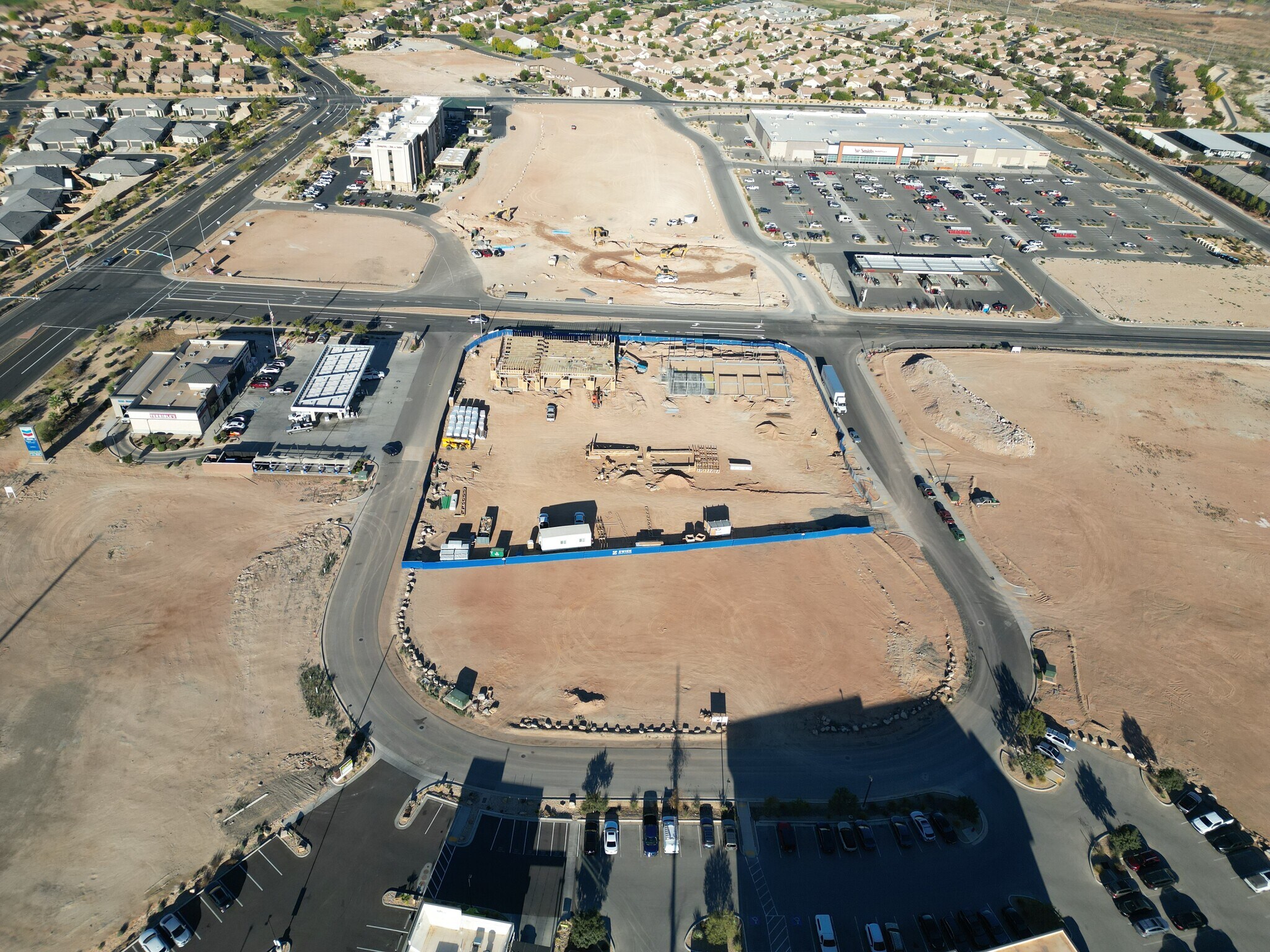 4655 S Pioneer Rd, Saint George, UT à louer Photo de l’immeuble– Image 1 sur 8